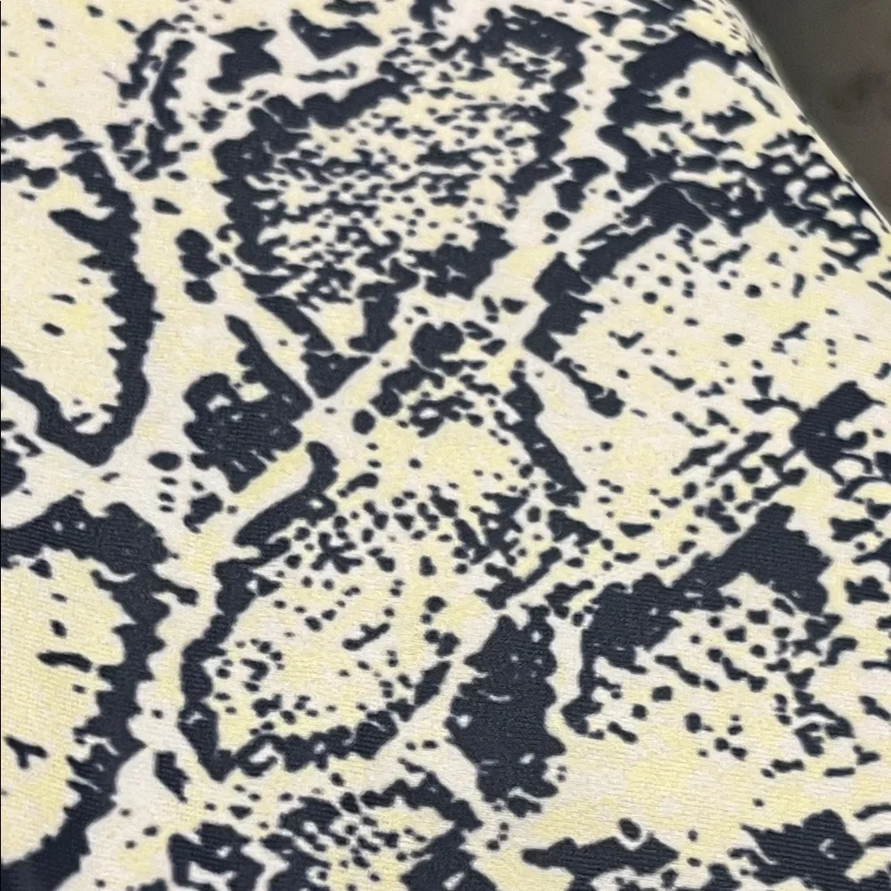 2X 🥂H P🥂 NWOT Zaful Snake Print Bikini Set - White & Blue - Picture 6 of 12